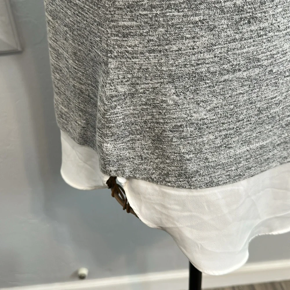 Banana Republic Gray and White Sleeveless Top. Size MP. - Picture 6 of 7